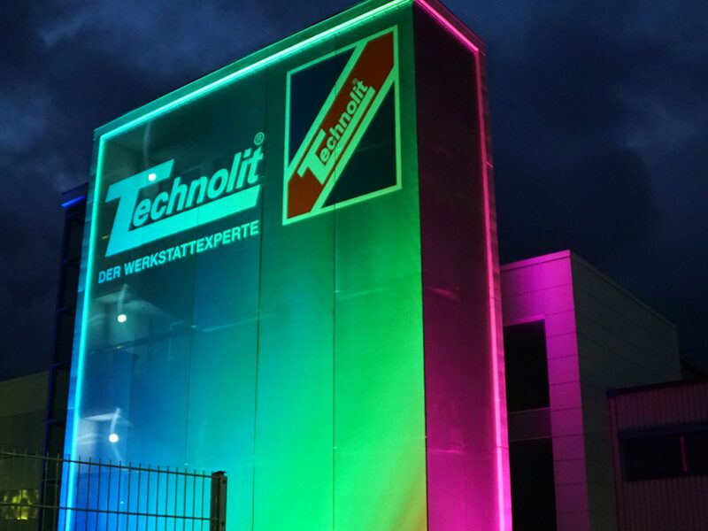 Oświetlenie siatkowe w firmie Technolit w Großenlüder w Niemczech.